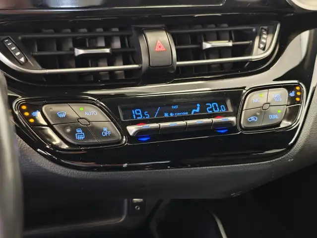 Toyota C-HR view 17