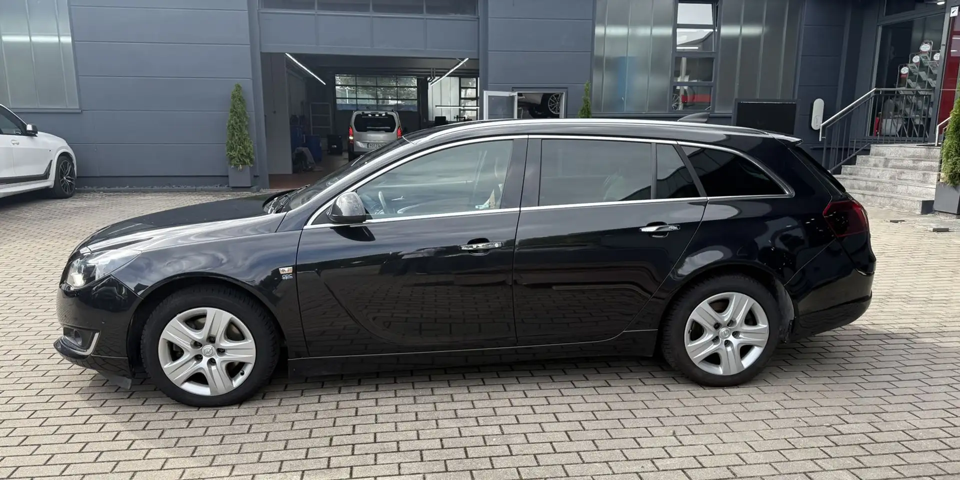 Opel Insignia OPC LINE +NAVI+RÜCKFAHRK.+ Noir - 2