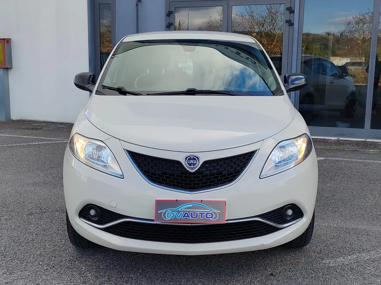 Lancia Ypsilon Ypsilon  0.9 t.air Gold ecochic metano 80cv Beige - 1