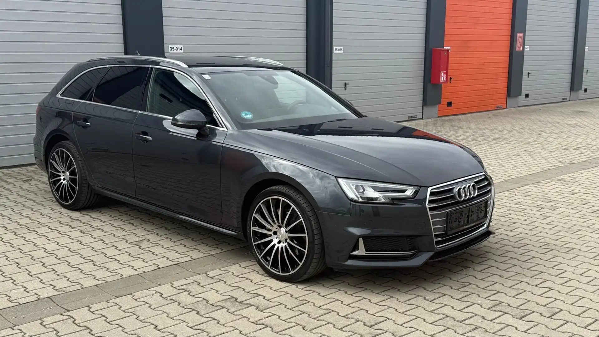 Audi A4 40 TDI sport Grau - 1