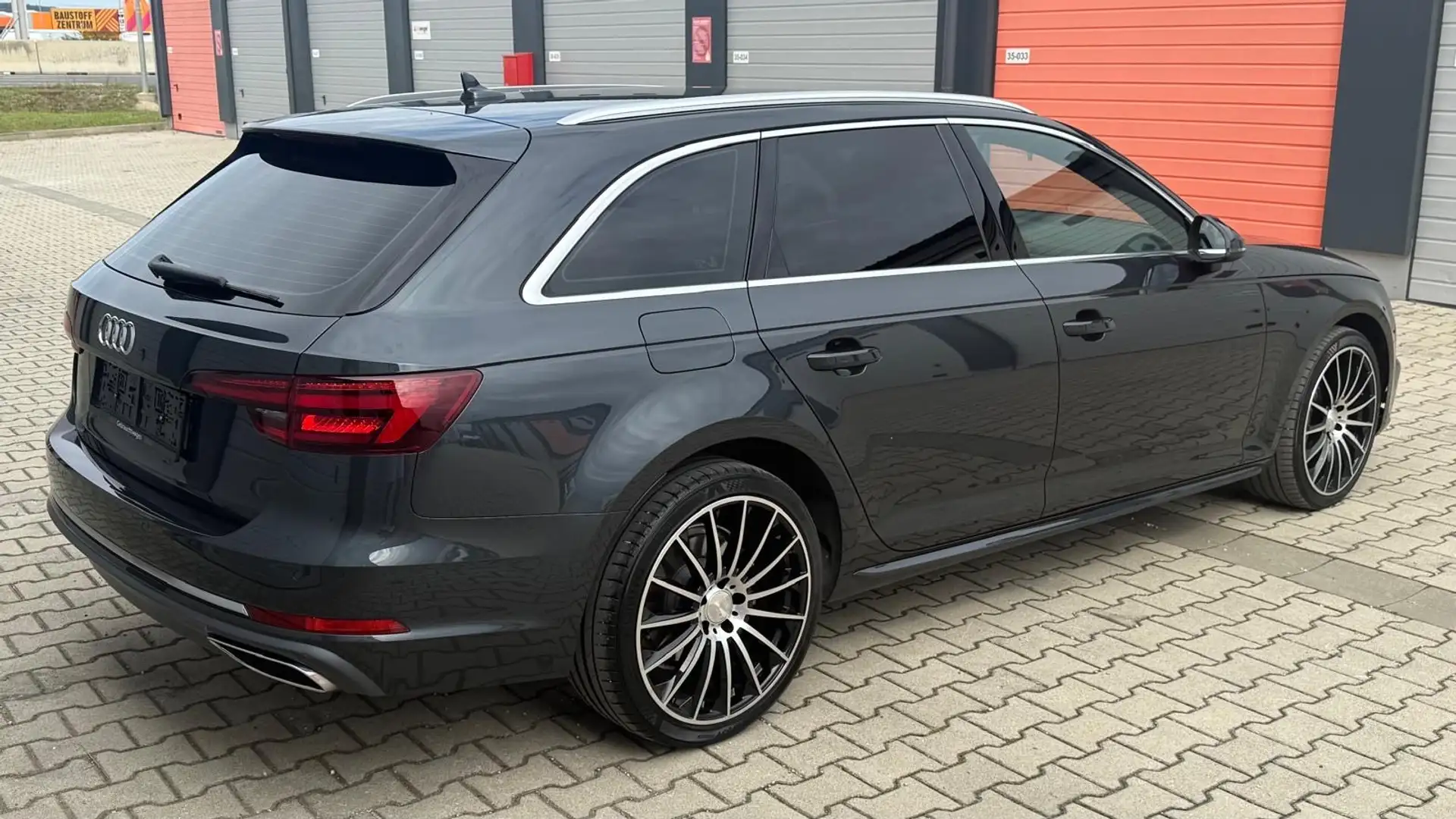 Audi A4 40 TDI sport Grau - 2