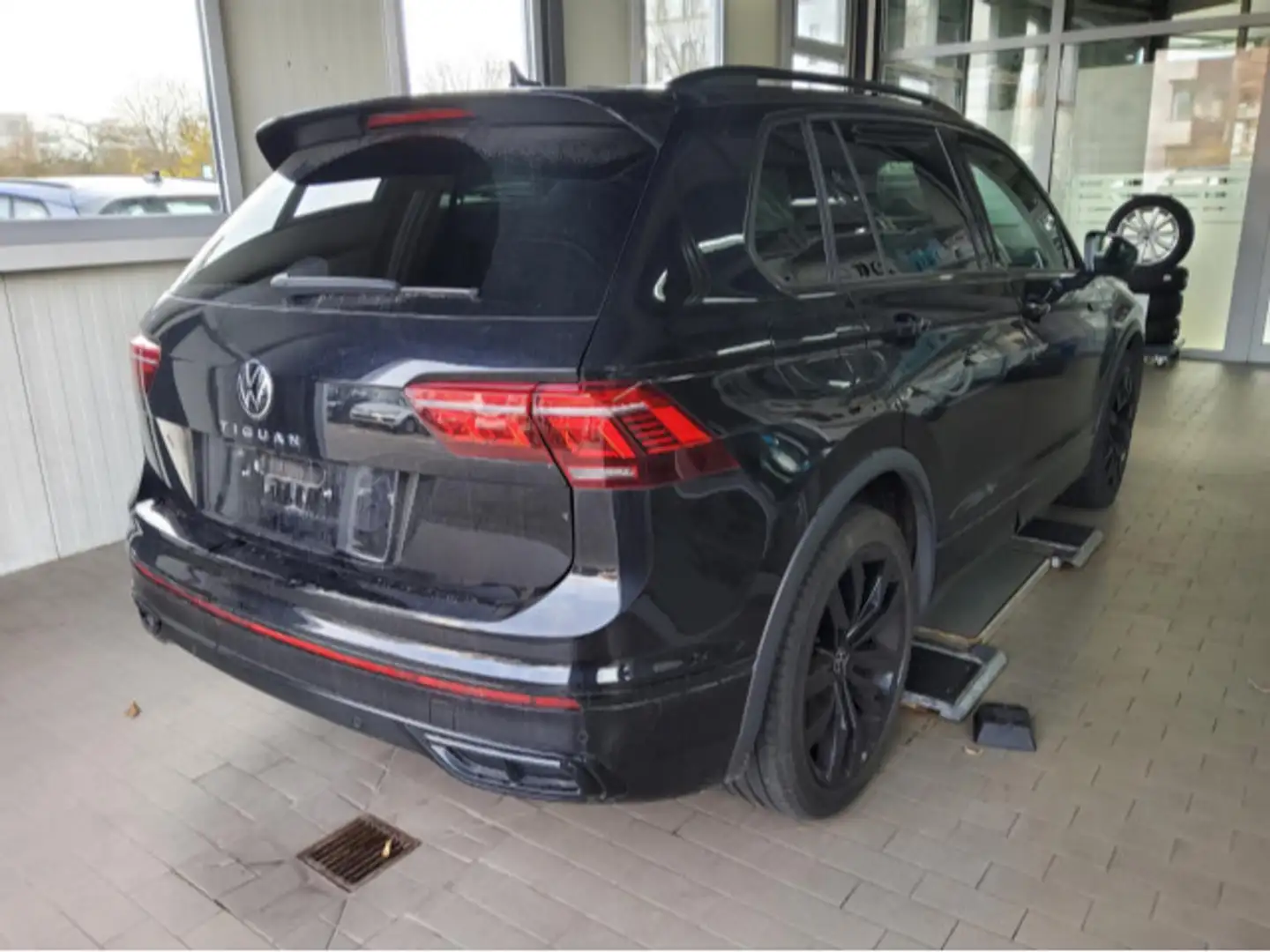 Volkswagen Tiguan 1.5 TSI R-Line Navi IQ.LIGHT - LED-Matrix Schwarz - 2