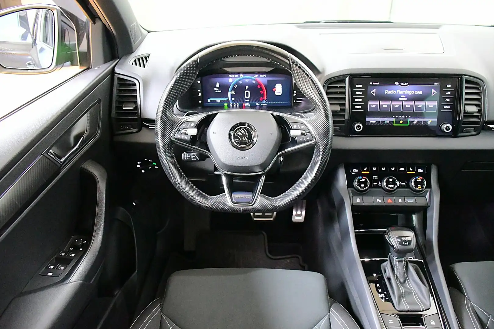 Skoda Karoq 2,0 TDI 4x4 DSG Sportline Schwarz - 2