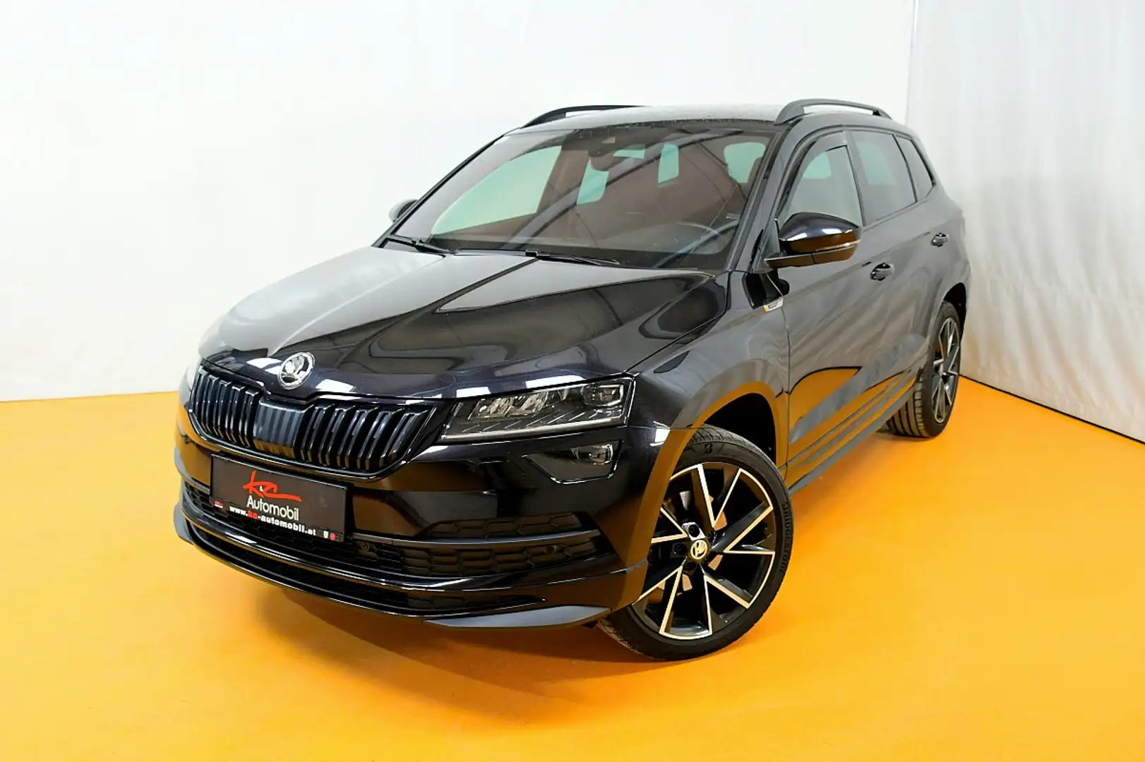 Skoda Karoq 2,0 TDI 4x4 DSG Sportline Schwarz - 1