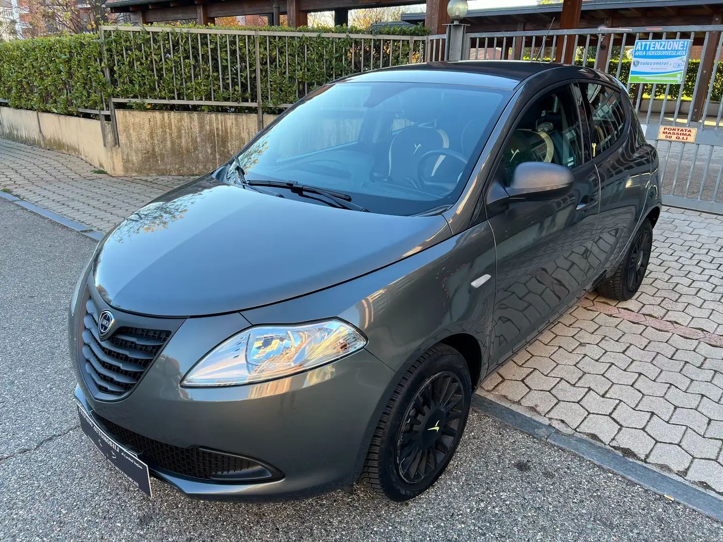 Lancia Ypsilon Ypsilon 1.2 8v Elefantino II ecochic Gpl 69cv Grigio - 1