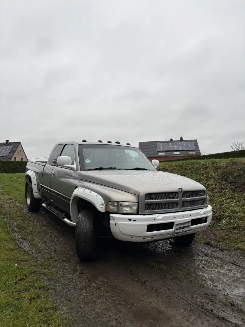 Dodge RAM 🇺🇸Dodge ram 1500 - V8 5,2l - boite manuelle Argent - 2