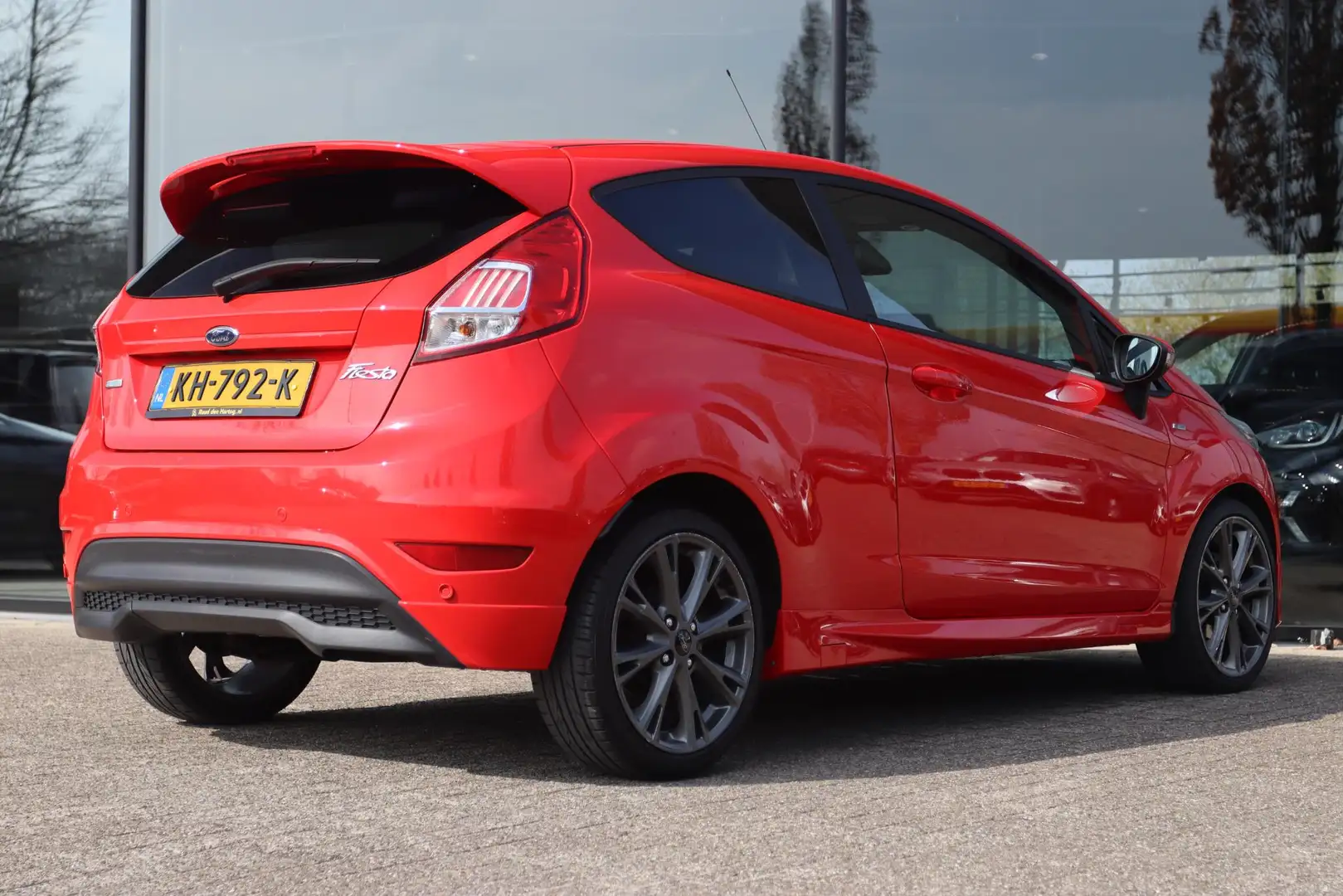 Ford Fiesta 1.0 ECOBOOST ST-LINE 125 PK | CRUISE | VOORRUITVER Rood - 2