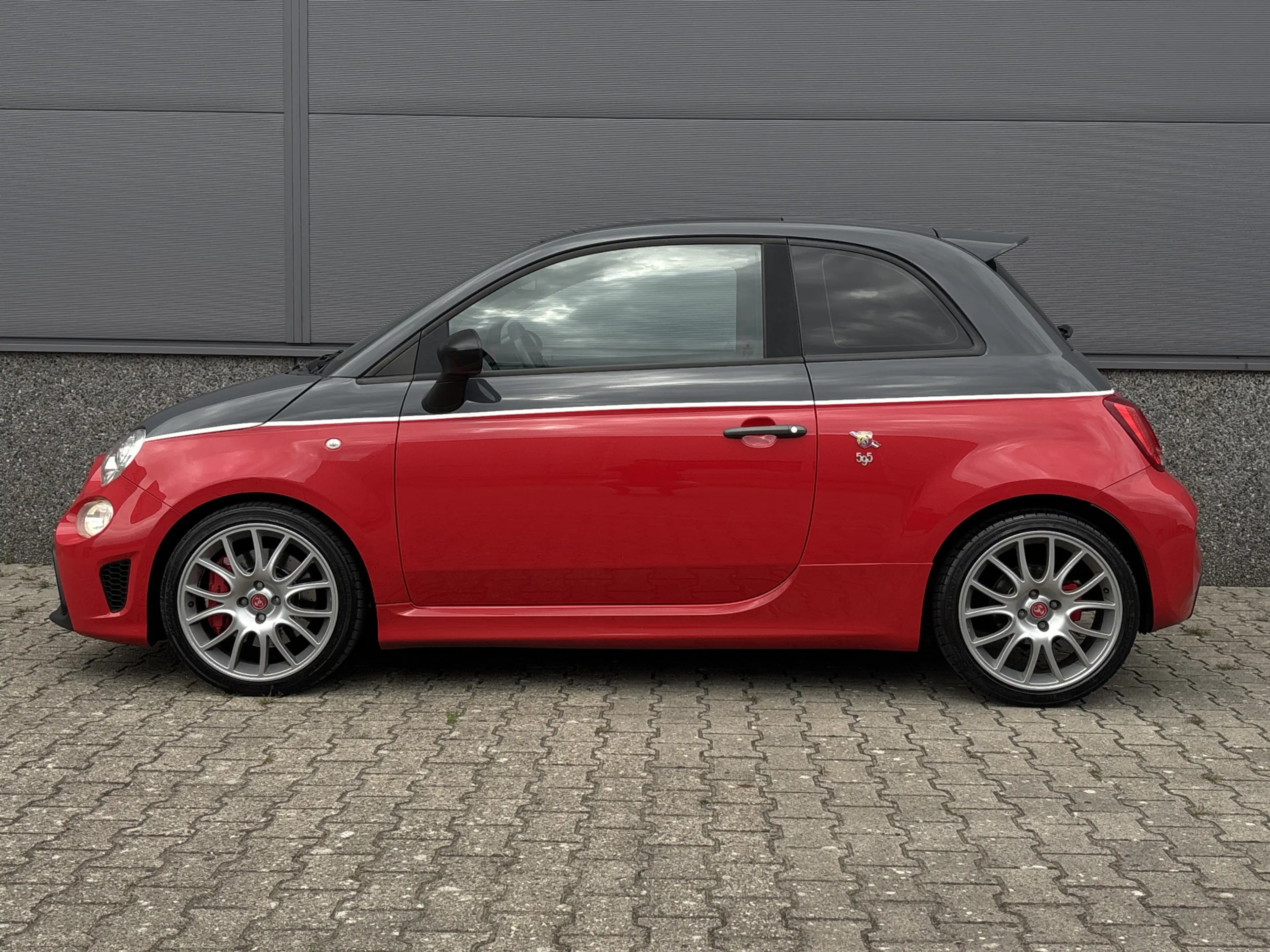 Fiat 500 Abarth 1.4 T-Jet Competizione 70th Anniversary - Monza - — photo 3