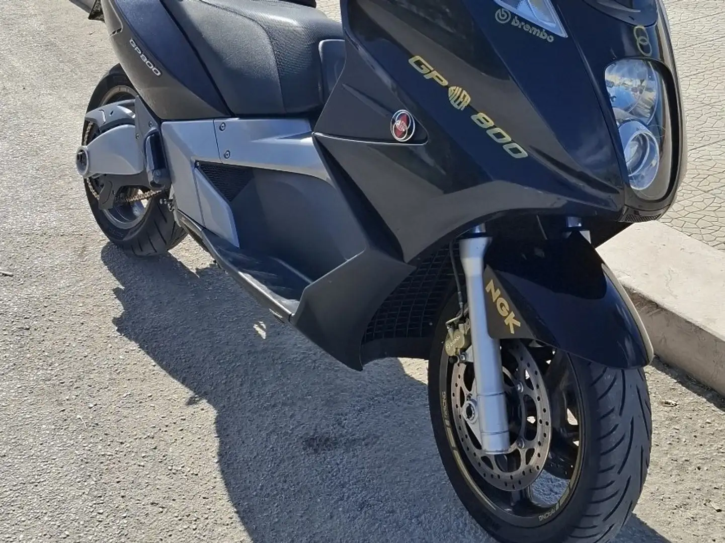 Gilera GP 800 Negru - 2
