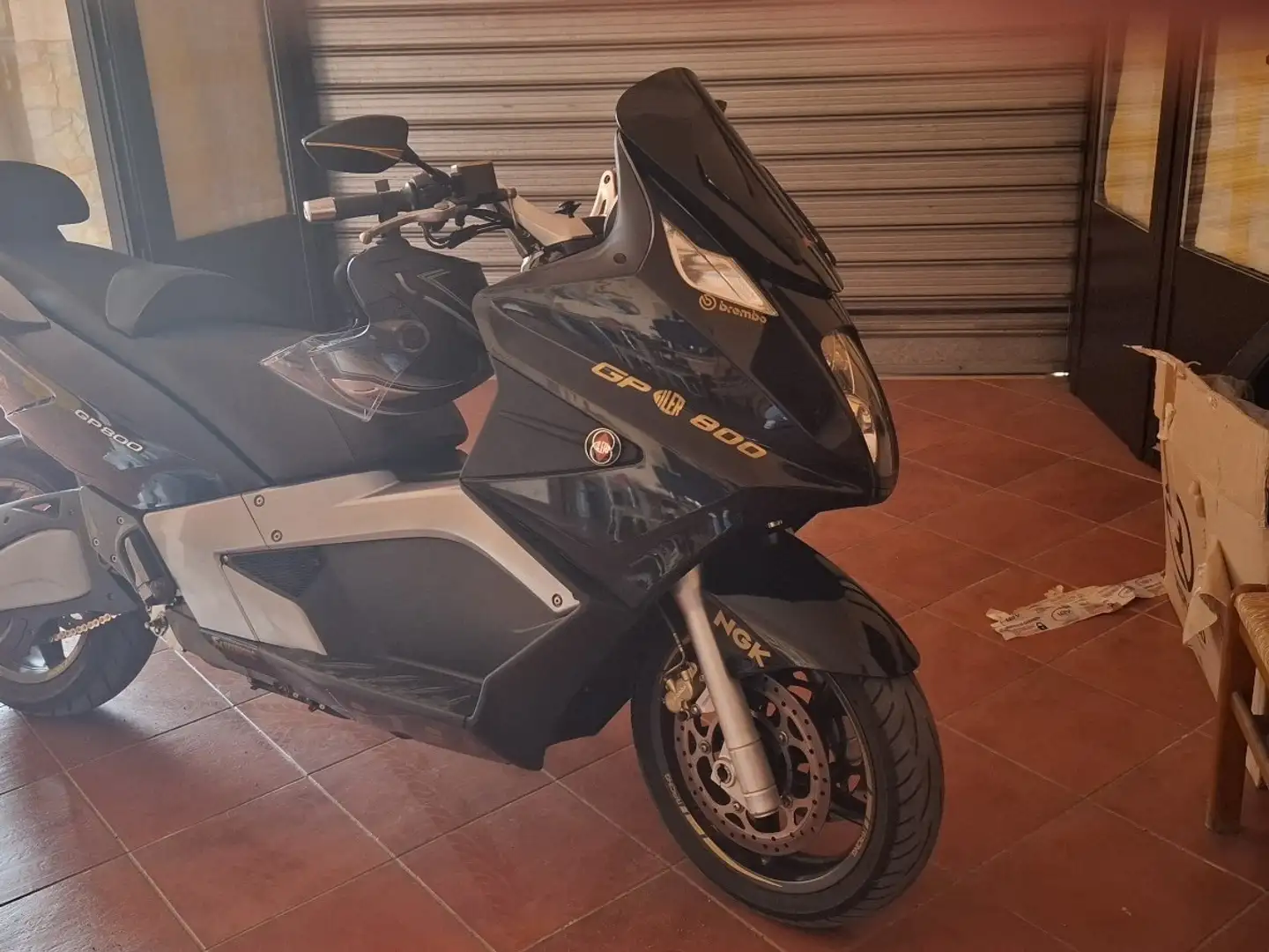 Gilera GP 800 Negru - 1