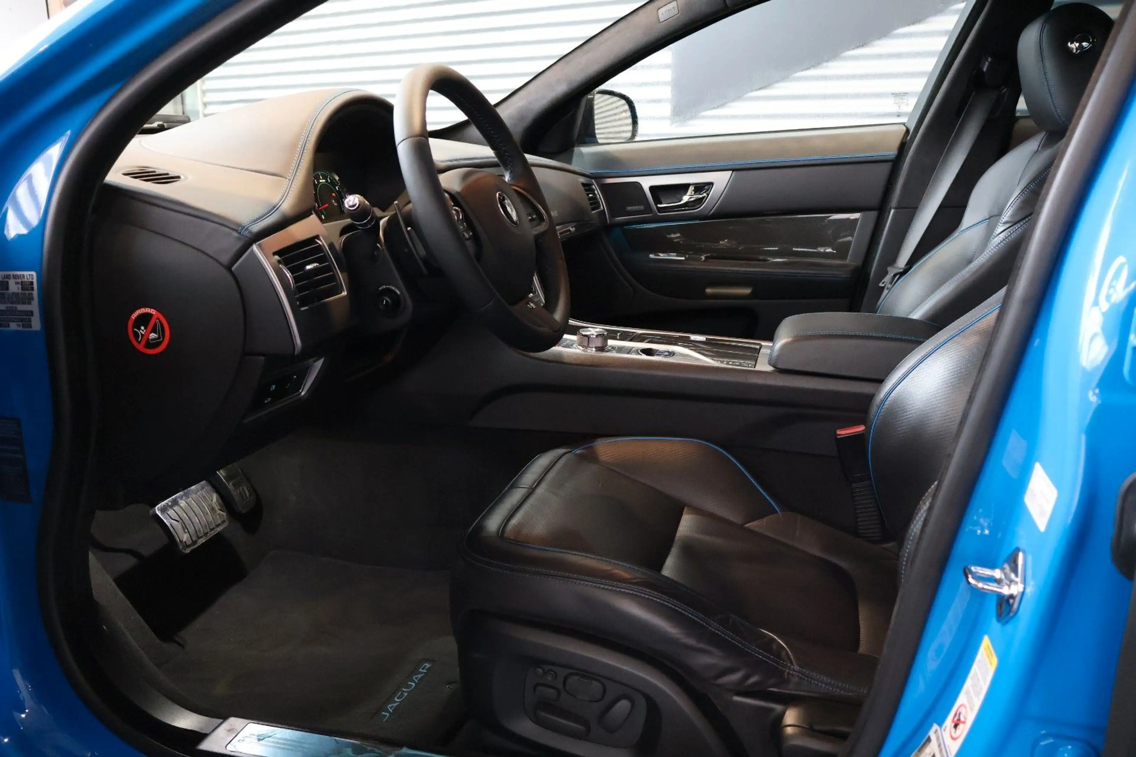 Jaguar XF 5.0 L V8 Kompressor XFR-S/MERIDIAN/1of200/R20 — photo 12
