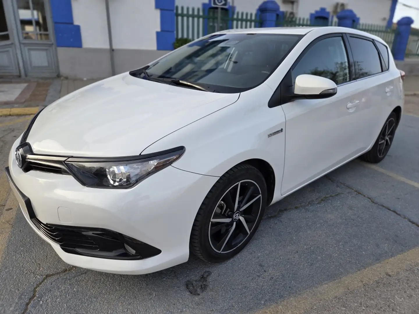 Toyota Auris Touring Sports hybrid 140H Feel! Edition Blanco - 1