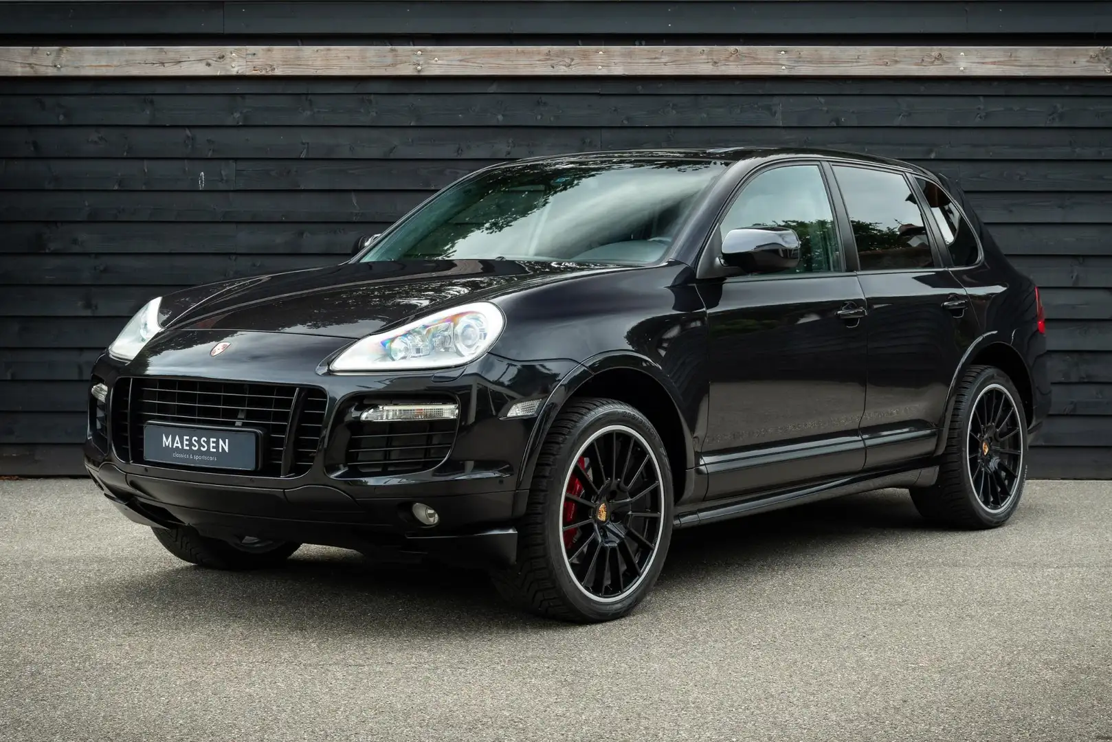 Porsche Cayenne 4.8 GTS Zwart - 1