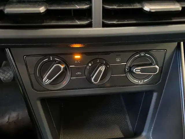 Volkswagen Polo view 11