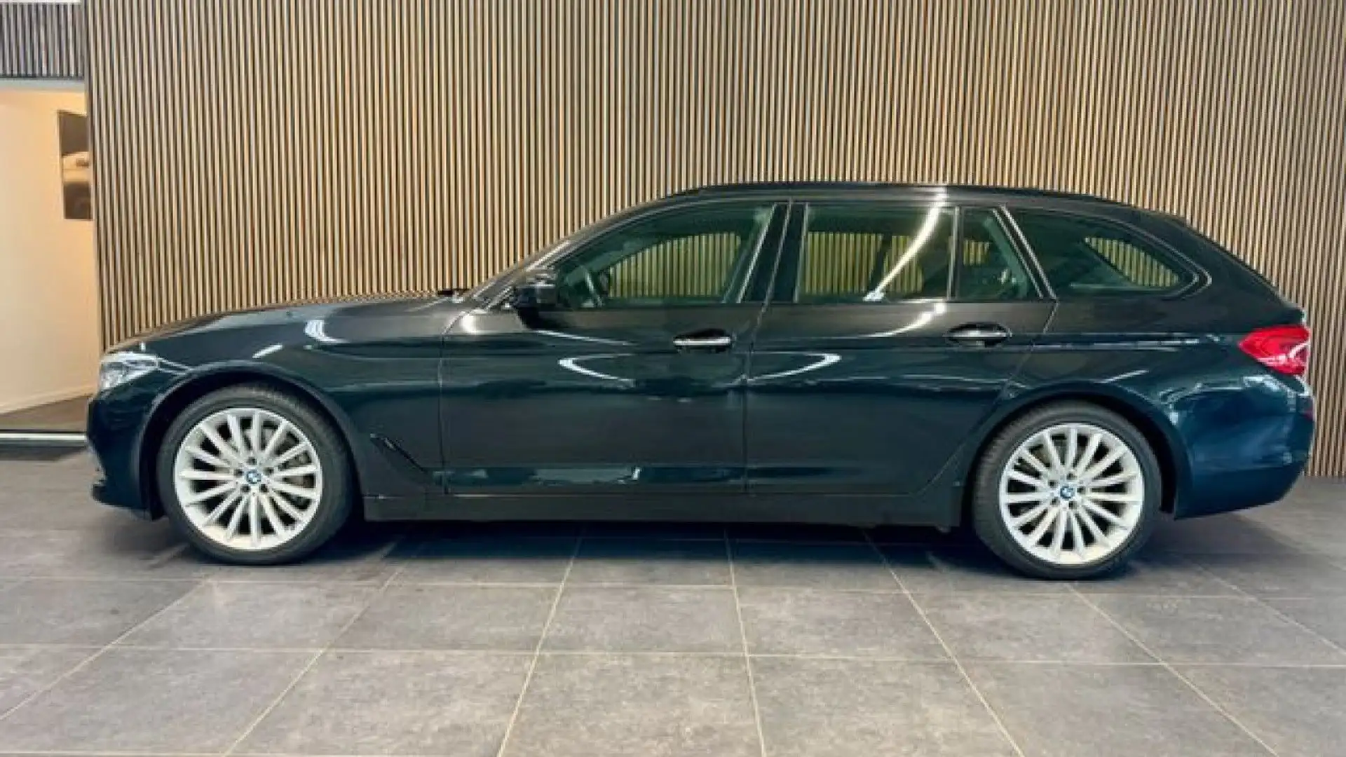 BMW 530 XDrive Touring*Luxury Line*TopView*Head-up* Schwarz - 2