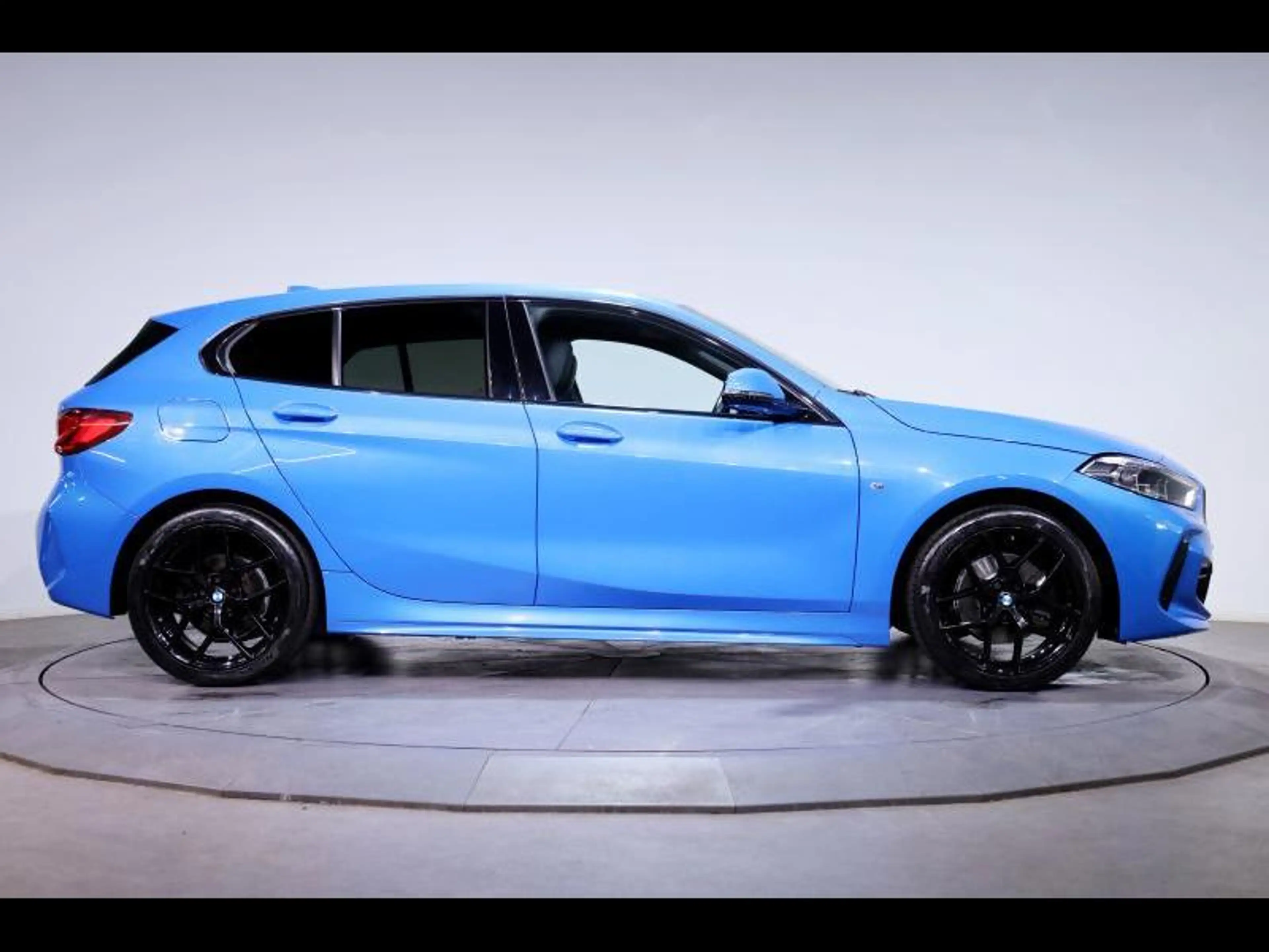 BMW 118 i Hatch Kit M Sport — photo 4