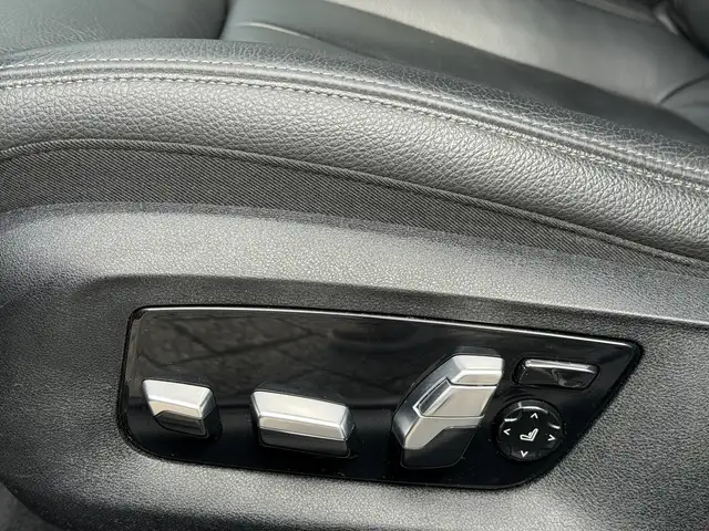 BMW 5 Series view 12