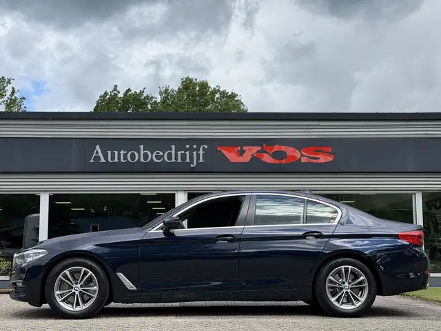BMW 5 Series view 3