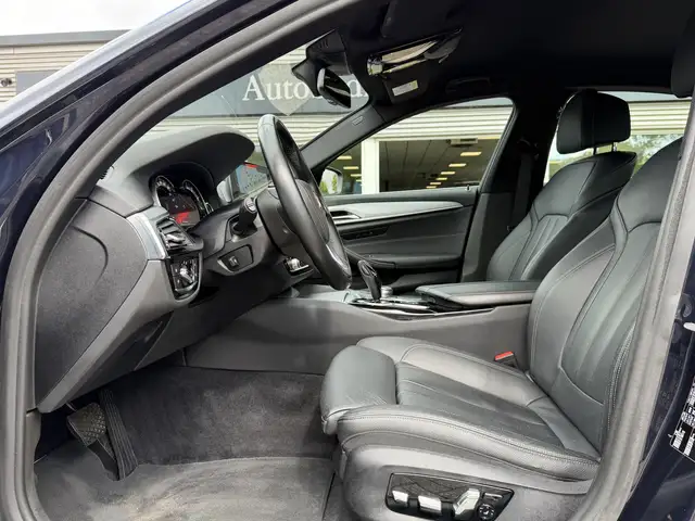 BMW 5 Series view 4