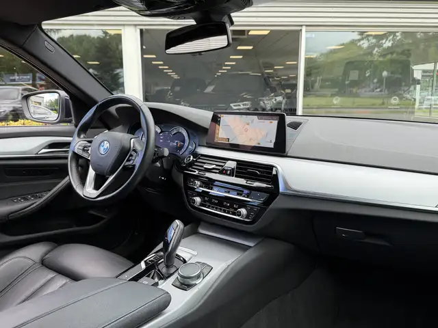 BMW 5 Series view 8
