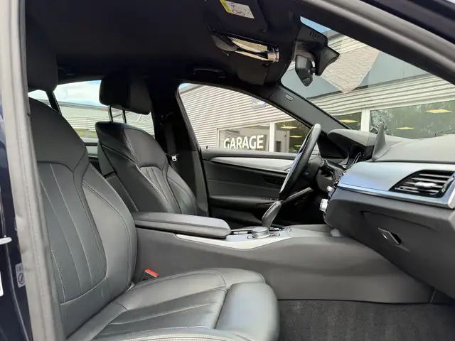 BMW 5 Series view 10