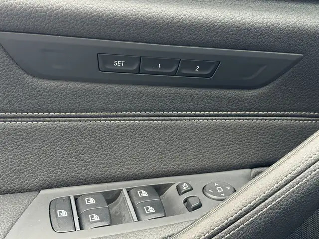 BMW 5 Series view 14