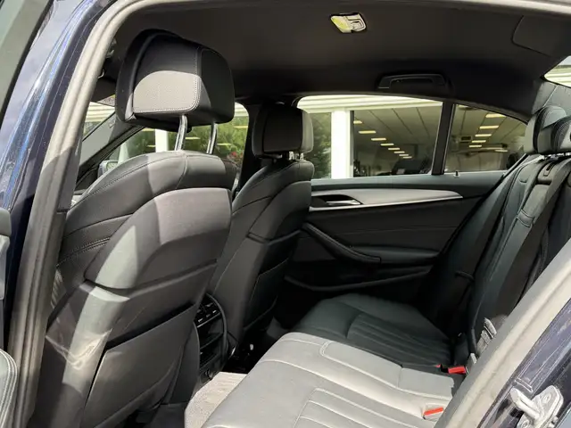 BMW 5 Series view 6