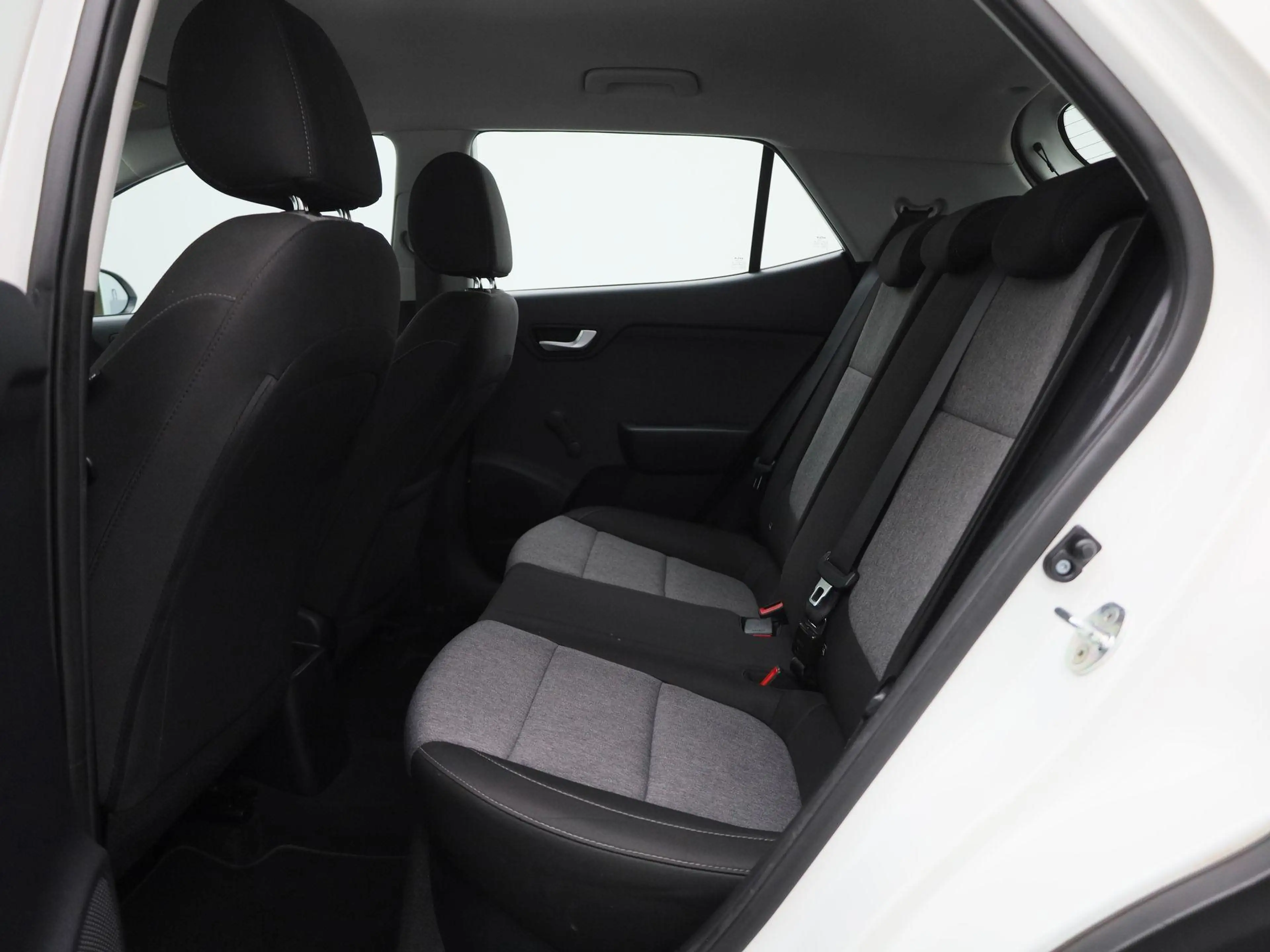 Kia Stonic 1.0 T-GDi MHEV ComfortLine — photo 12