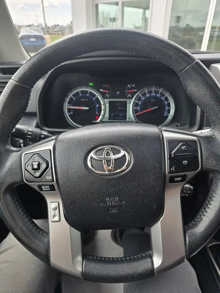 Toyota 4-Runner снимка Toyota 4-Runner