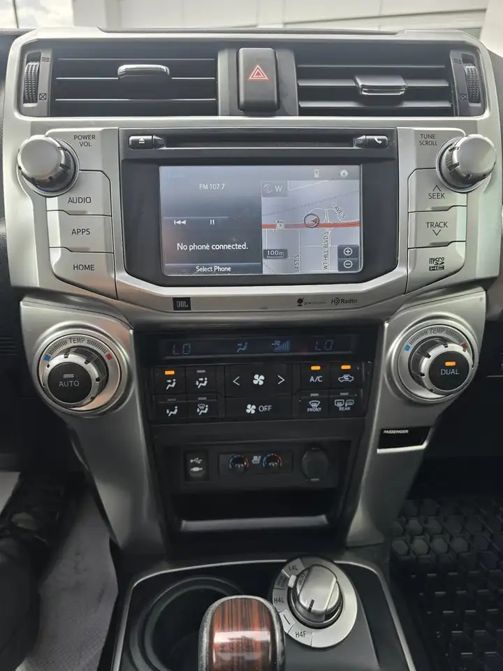 Toyota 4-Runner снимка Toyota 4-Runner