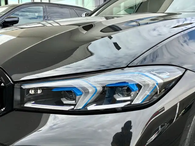 BMW 3 Series view 10