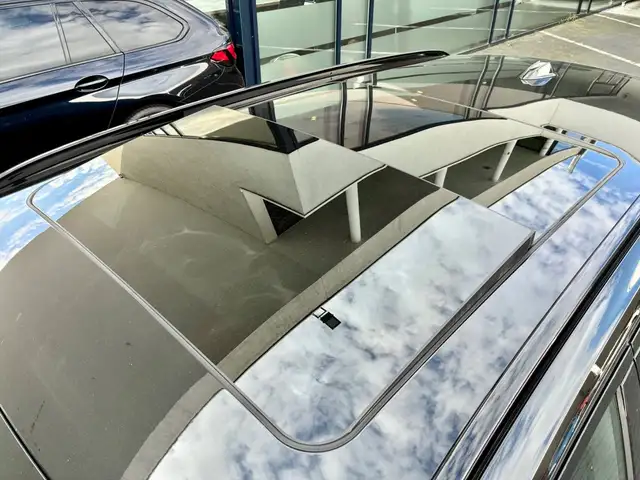 BMW 3 Series view 11