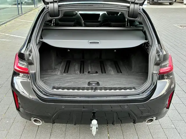 BMW 3 Series view 8