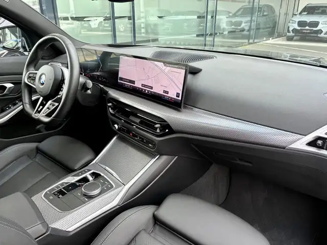 BMW 3 Series view 15