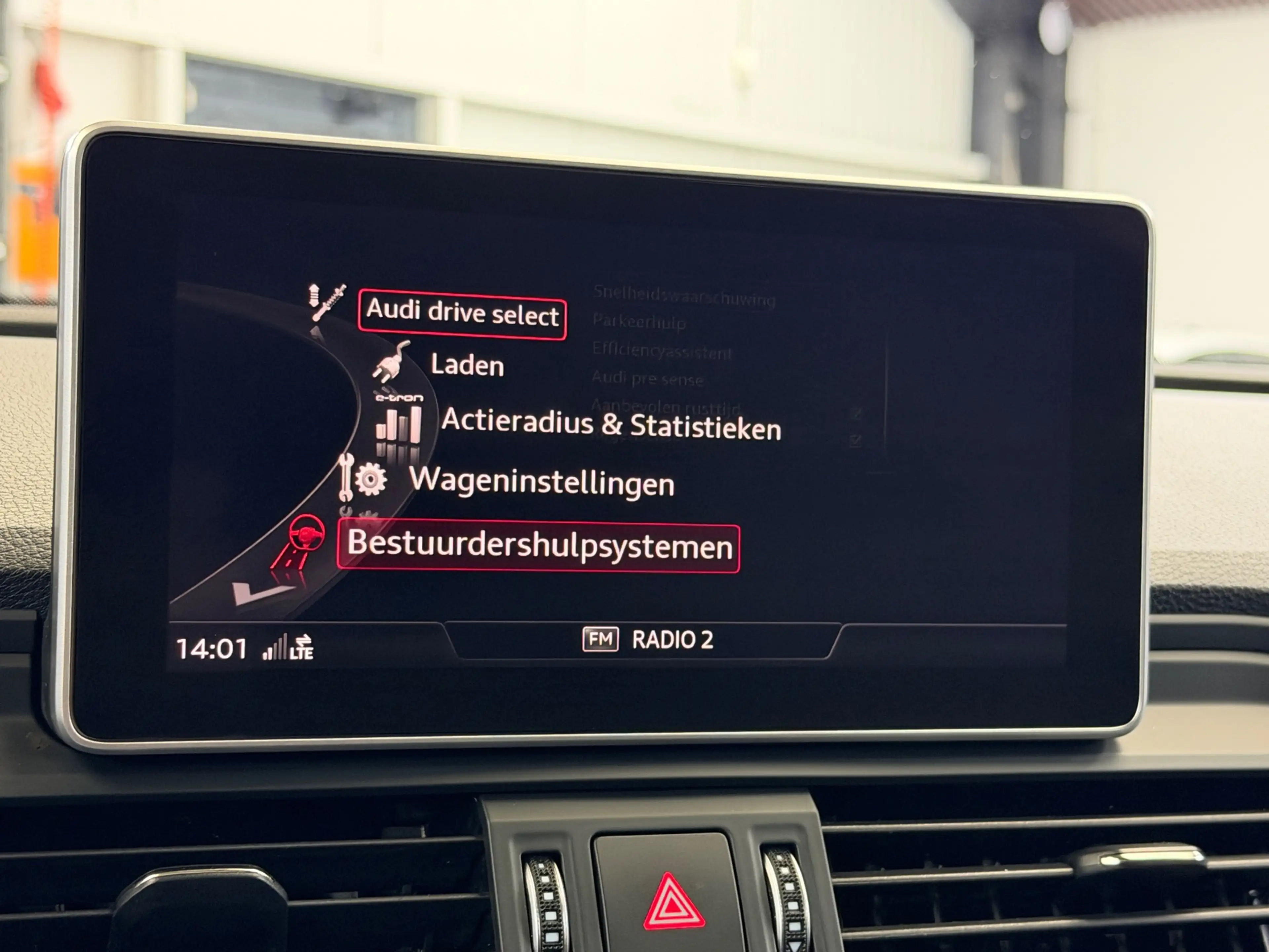 Audi Q5 50 TFSI E Quattro 3x S-Line Competition — photo 35