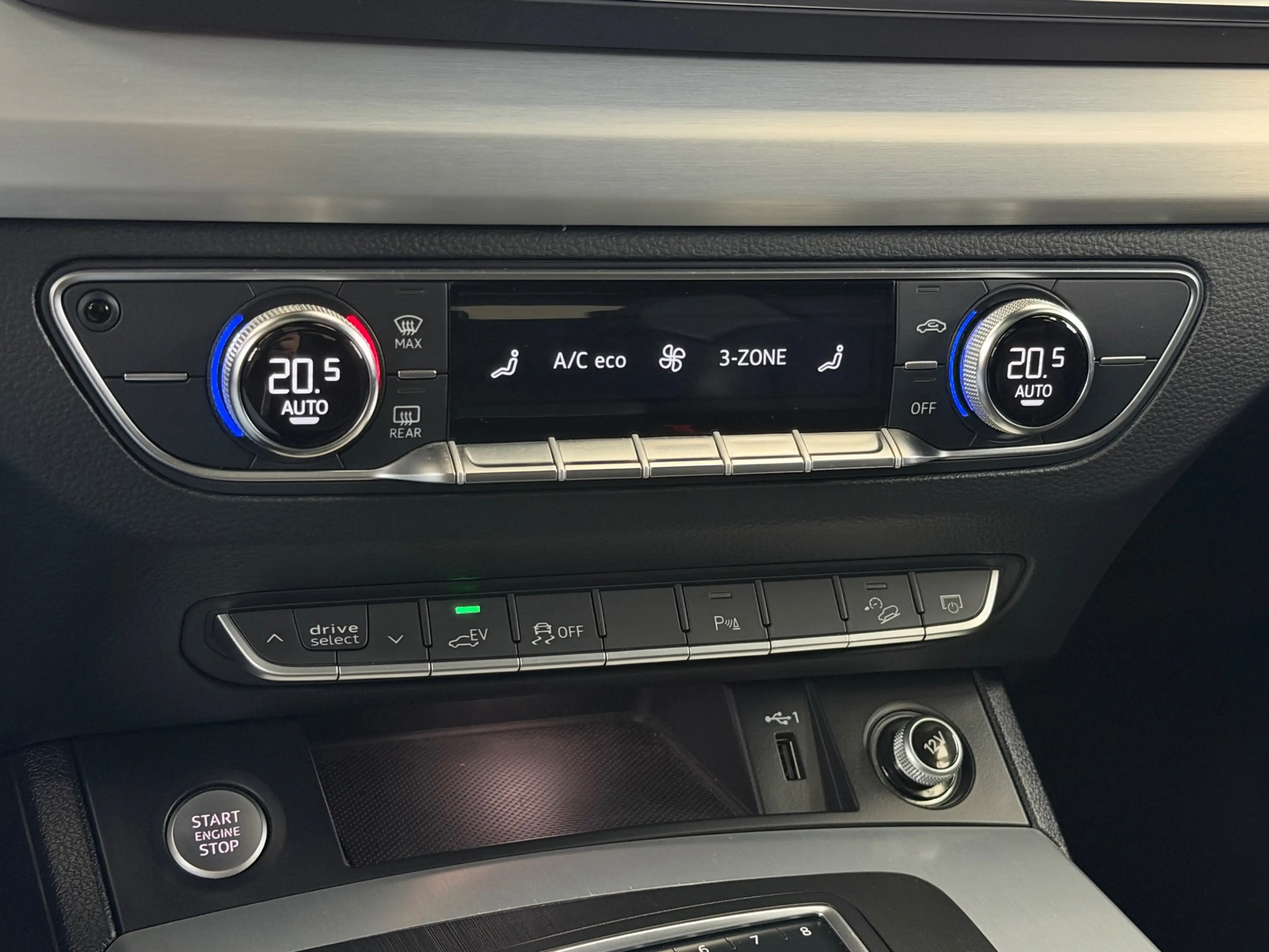 Audi Q5 50 TFSI E Quattro 3x S-Line Competition — photo 16