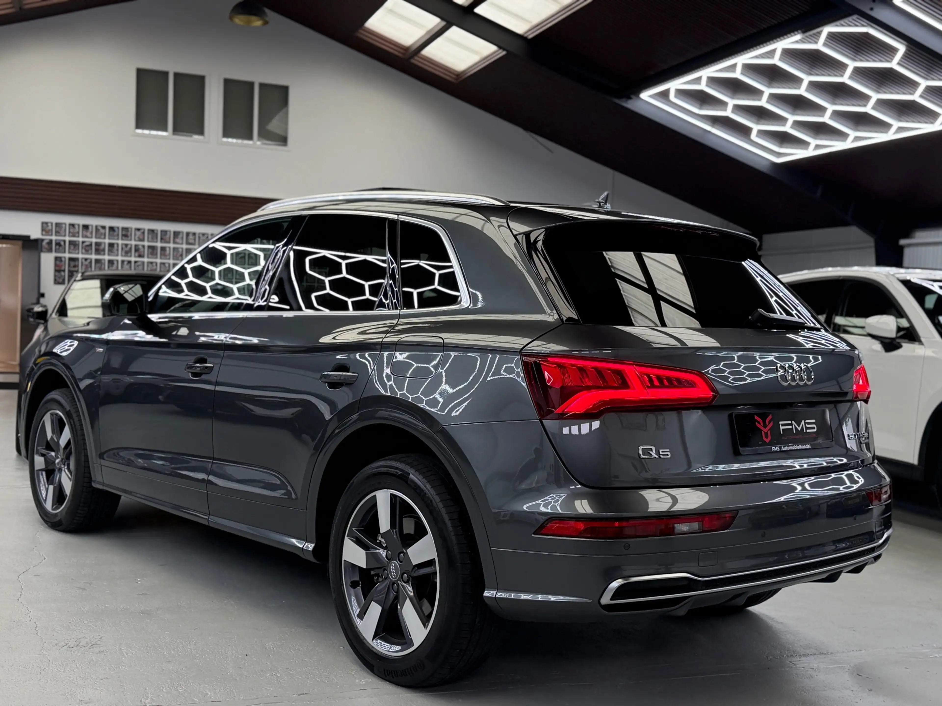 Audi Q5 50 TFSI E Quattro 3x S-Line Competition — photo 23