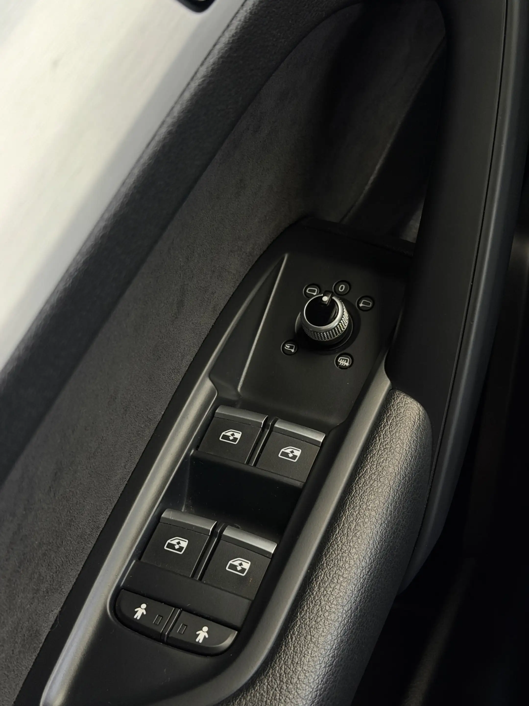 Audi Q5 50 TFSI E Quattro 3x S-Line Competition — photo 18