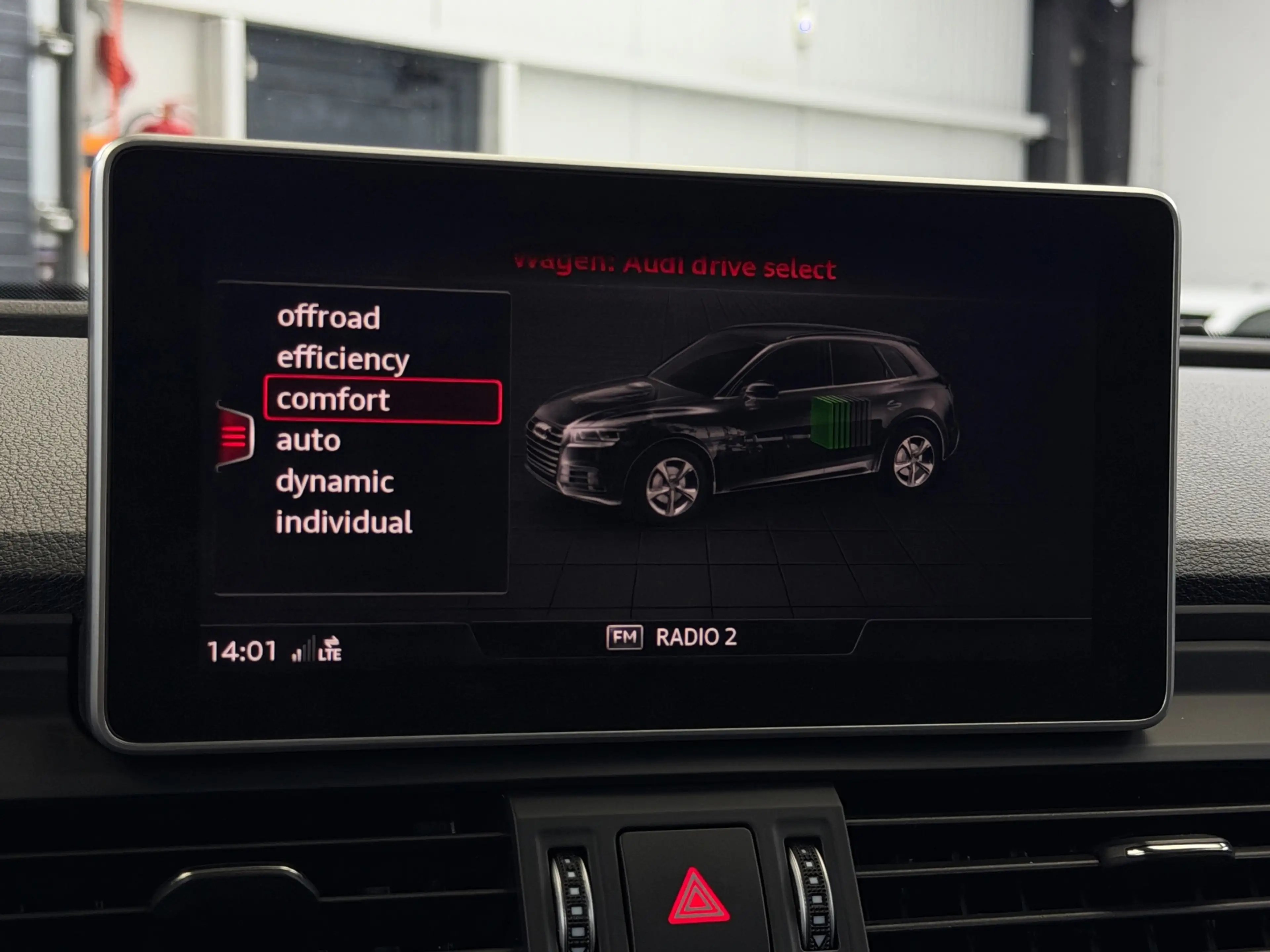 Audi Q5 50 TFSI E Quattro 3x S-Line Competition — photo 11