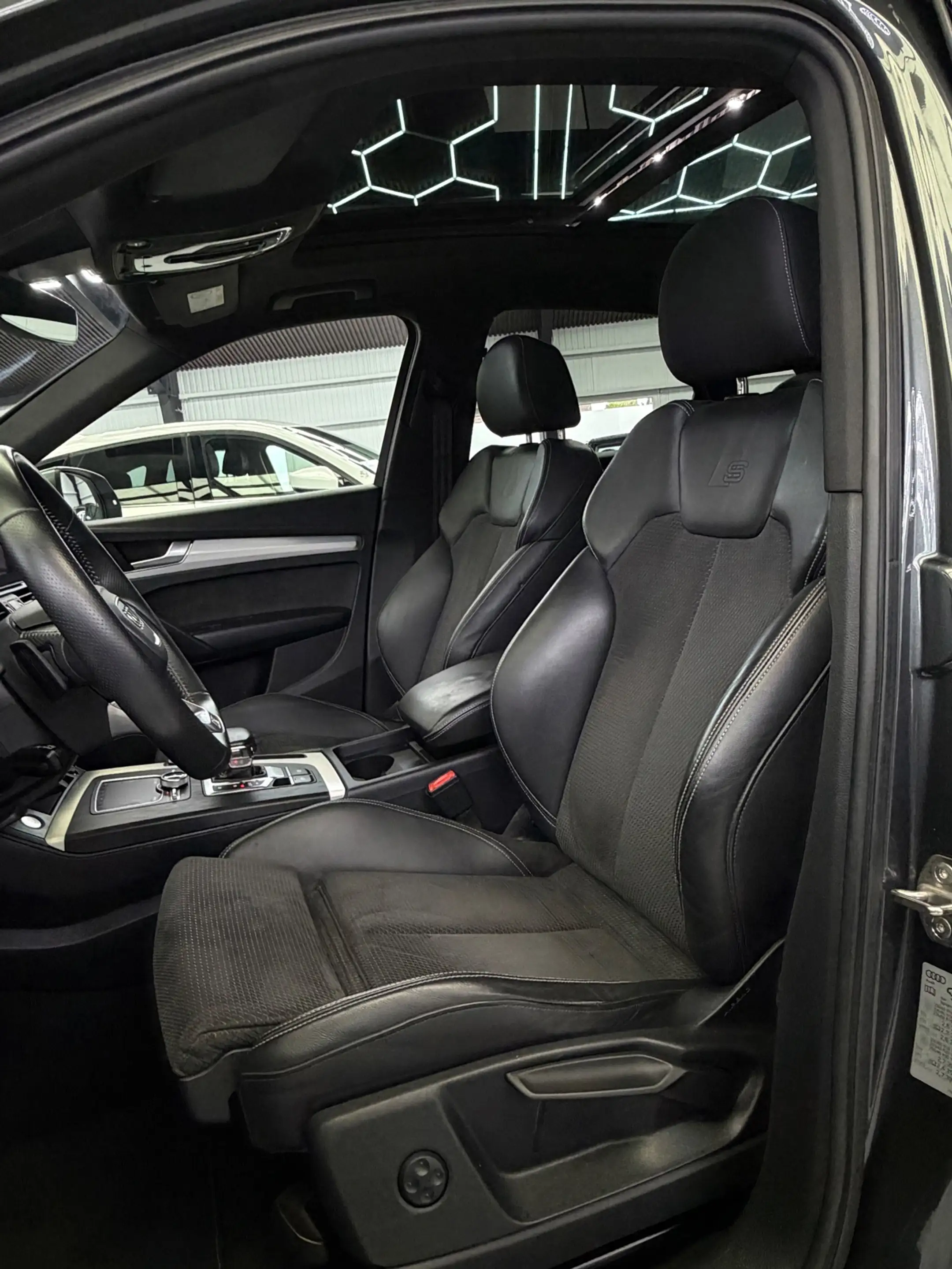 Audi Q5 50 TFSI E Quattro 3x S-Line Competition — photo 4
