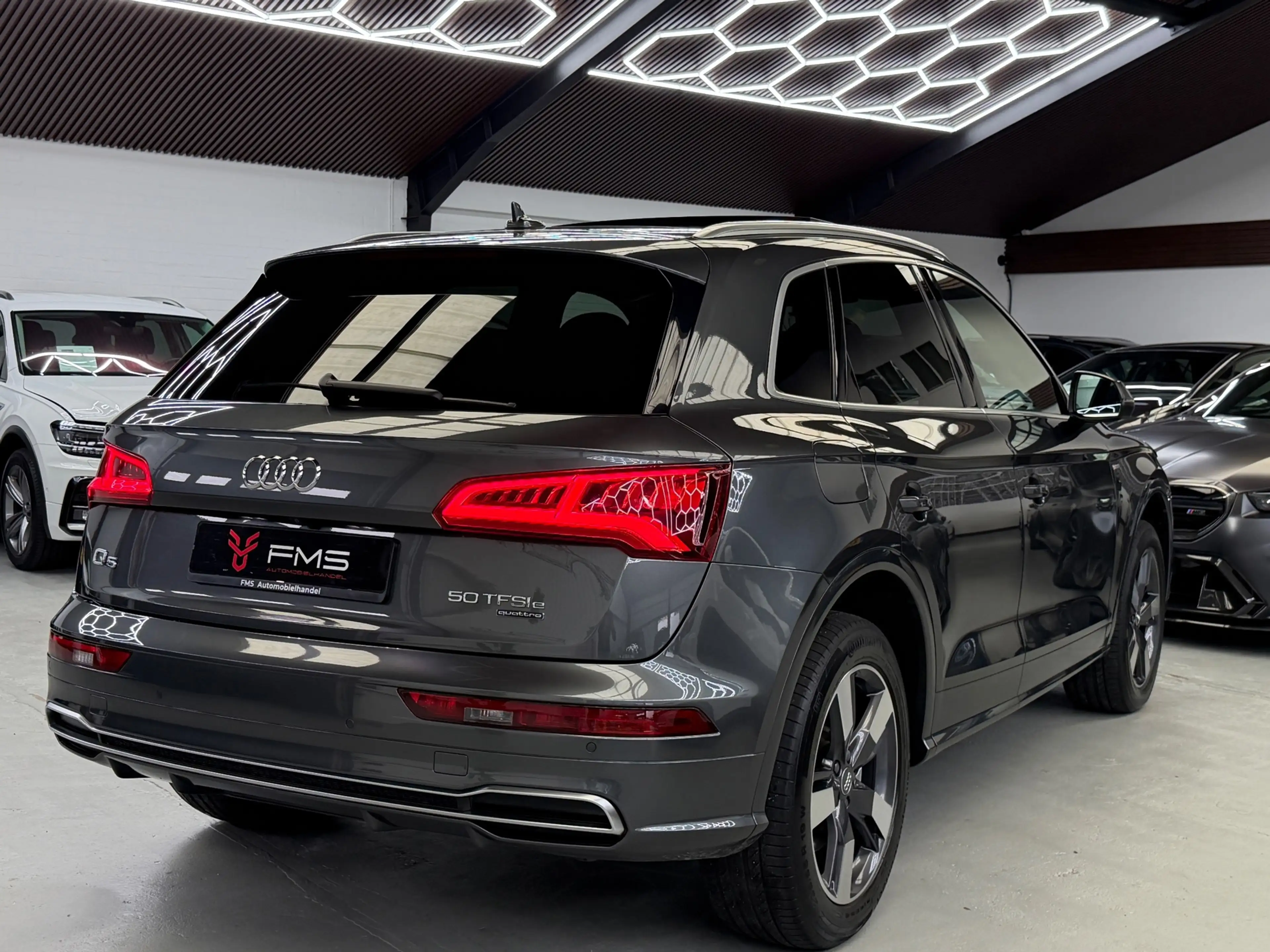 Audi Q5 50 TFSI E Quattro 3x S-Line Competition — photo 24