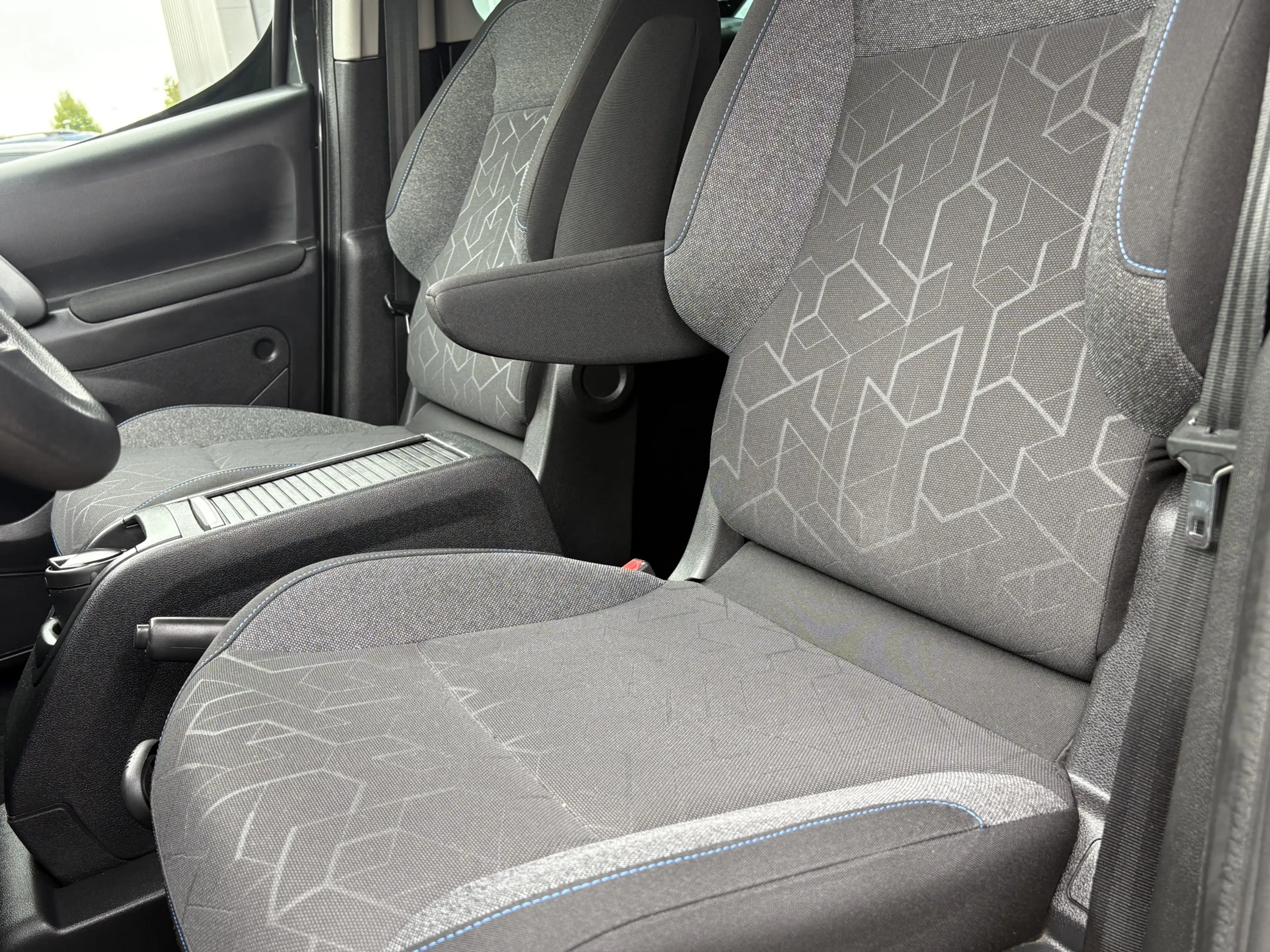 Peugeot Partner Tepee 1.2 PureTech Style | Navi | Carplay | PDC | — photo 10