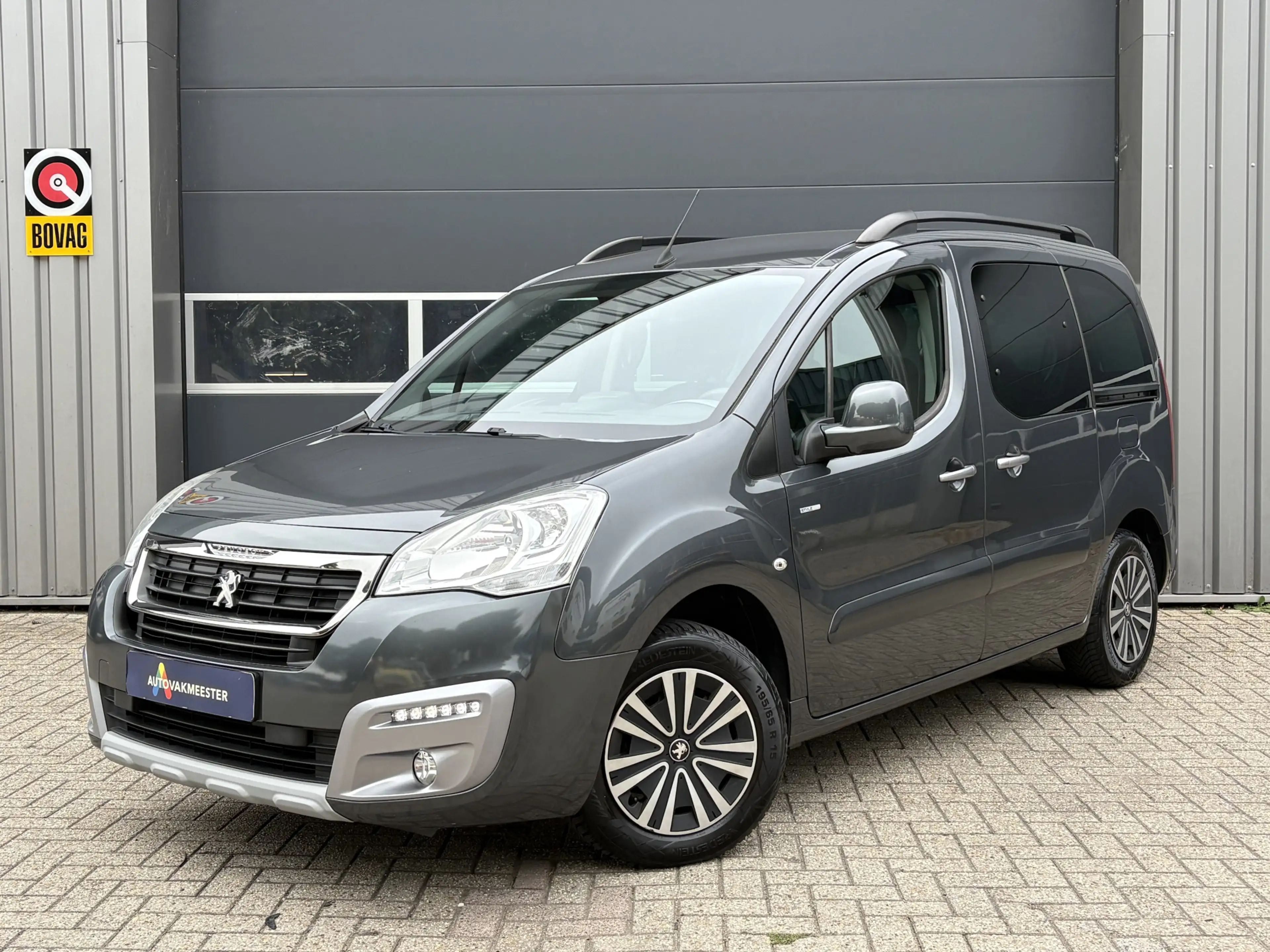 Peugeot Partner Tepee 1.2 PureTech Style | Navi | Carplay | PDC |