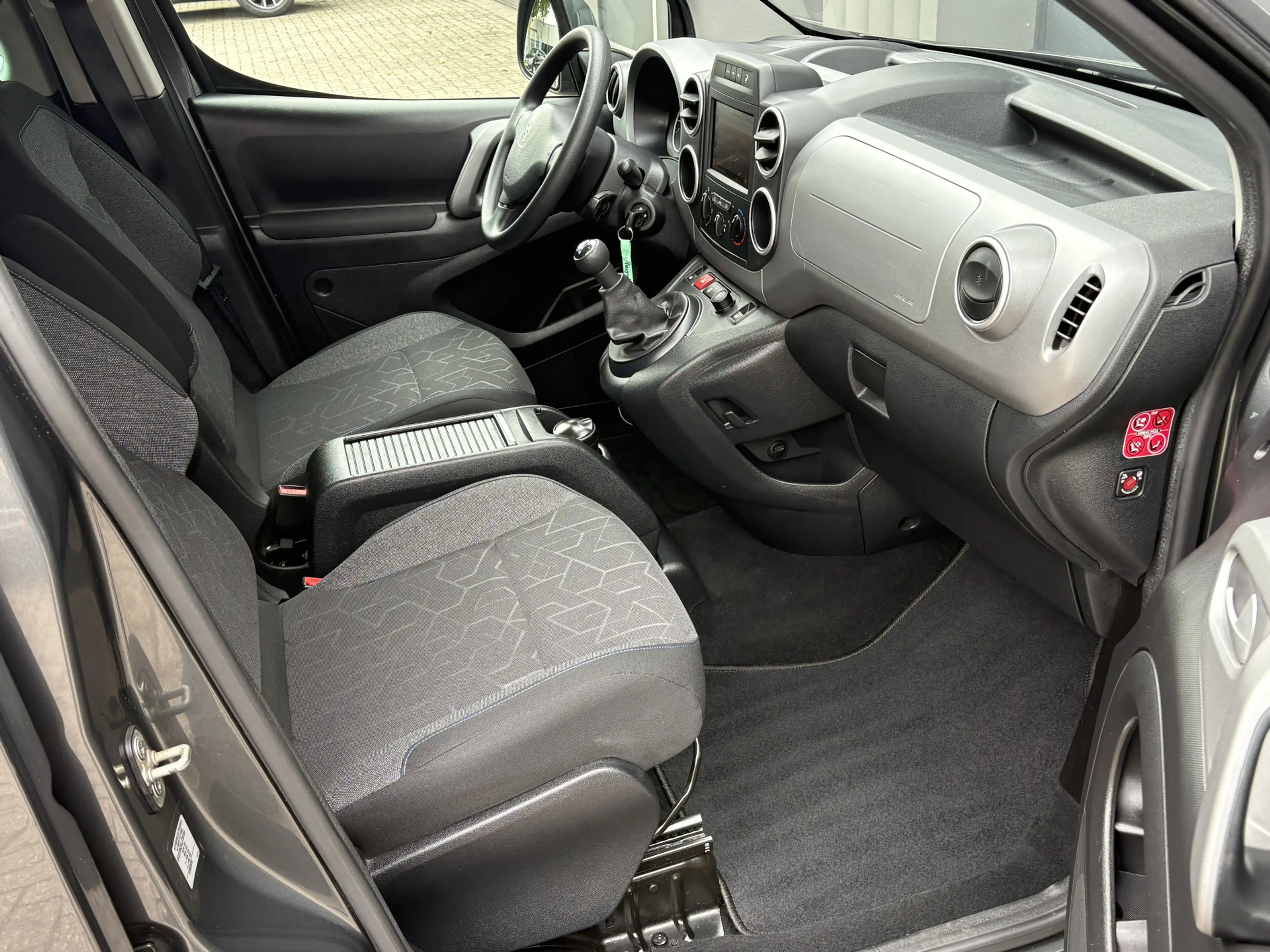 Peugeot Partner Tepee 1.2 PureTech Style | Navi | Carplay | PDC | — photo 23