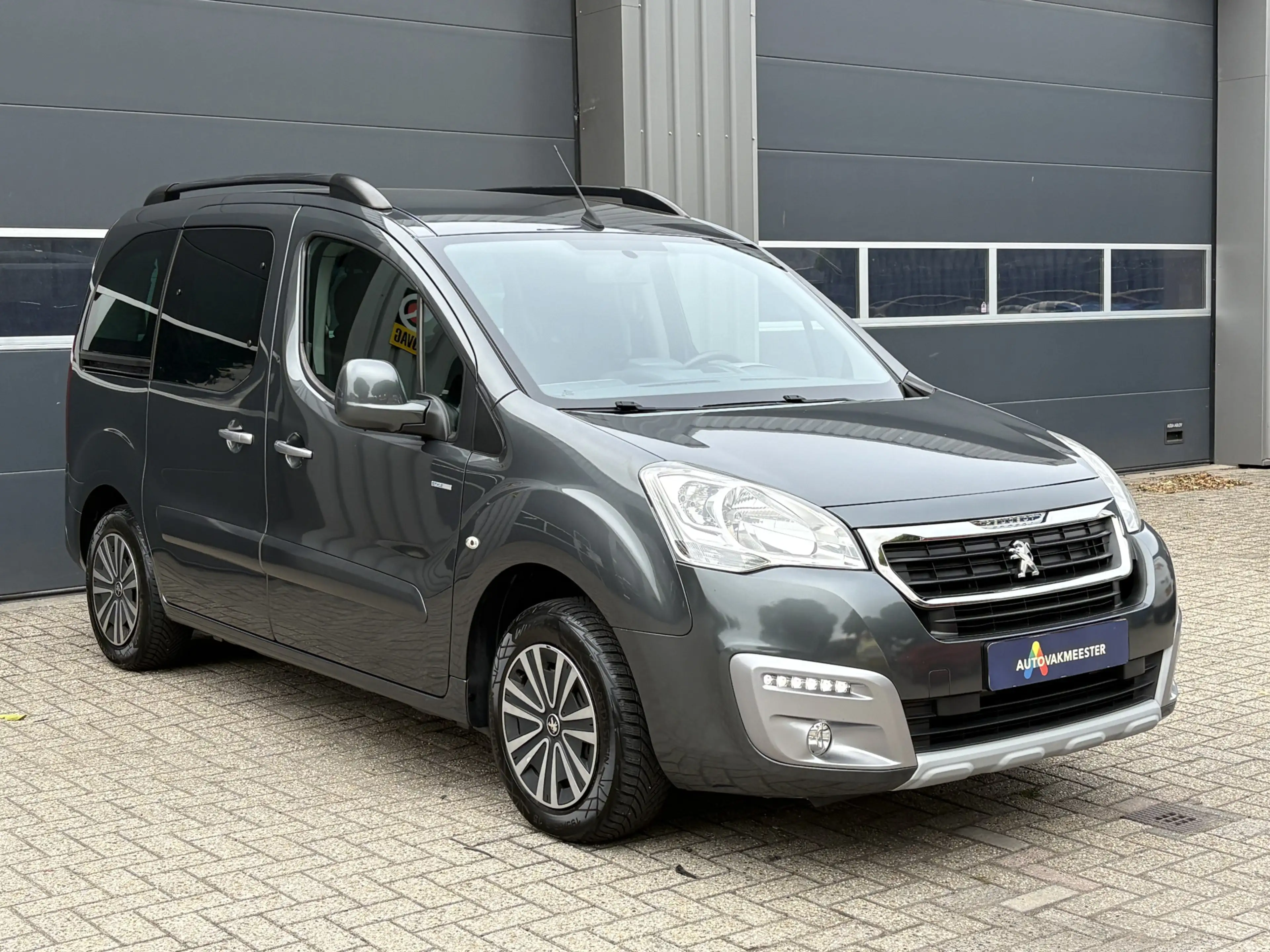 Peugeot Partner Tepee 1.2 PureTech Style | Navi | Carplay | PDC | — photo 4