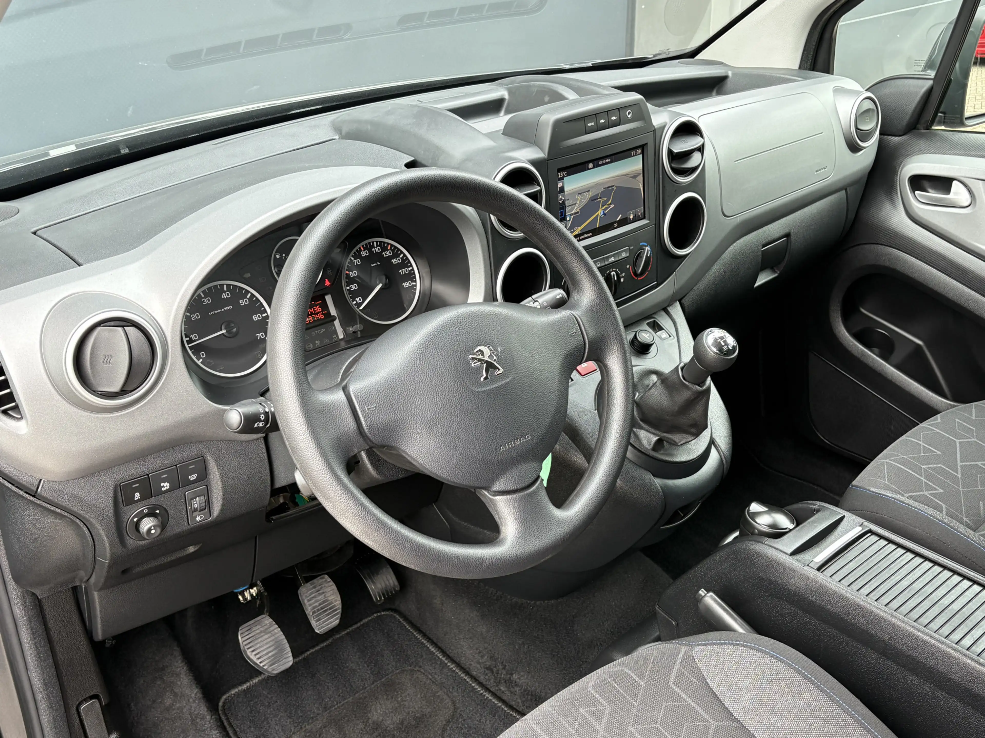 Peugeot Partner Tepee 1.2 PureTech Style | Navi | Carplay | PDC | — photo 12