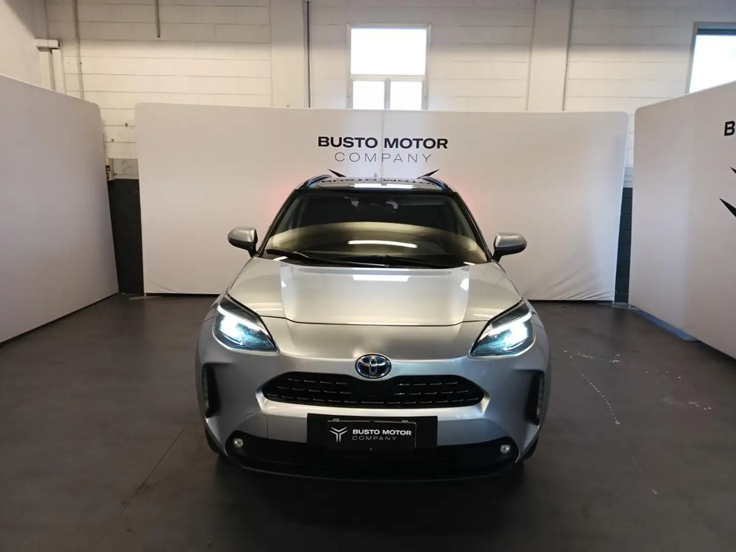 Toyota Yaris Cross 1.5 Hybrid 5p. E-CVT AWD-i Lounge Argento - 2