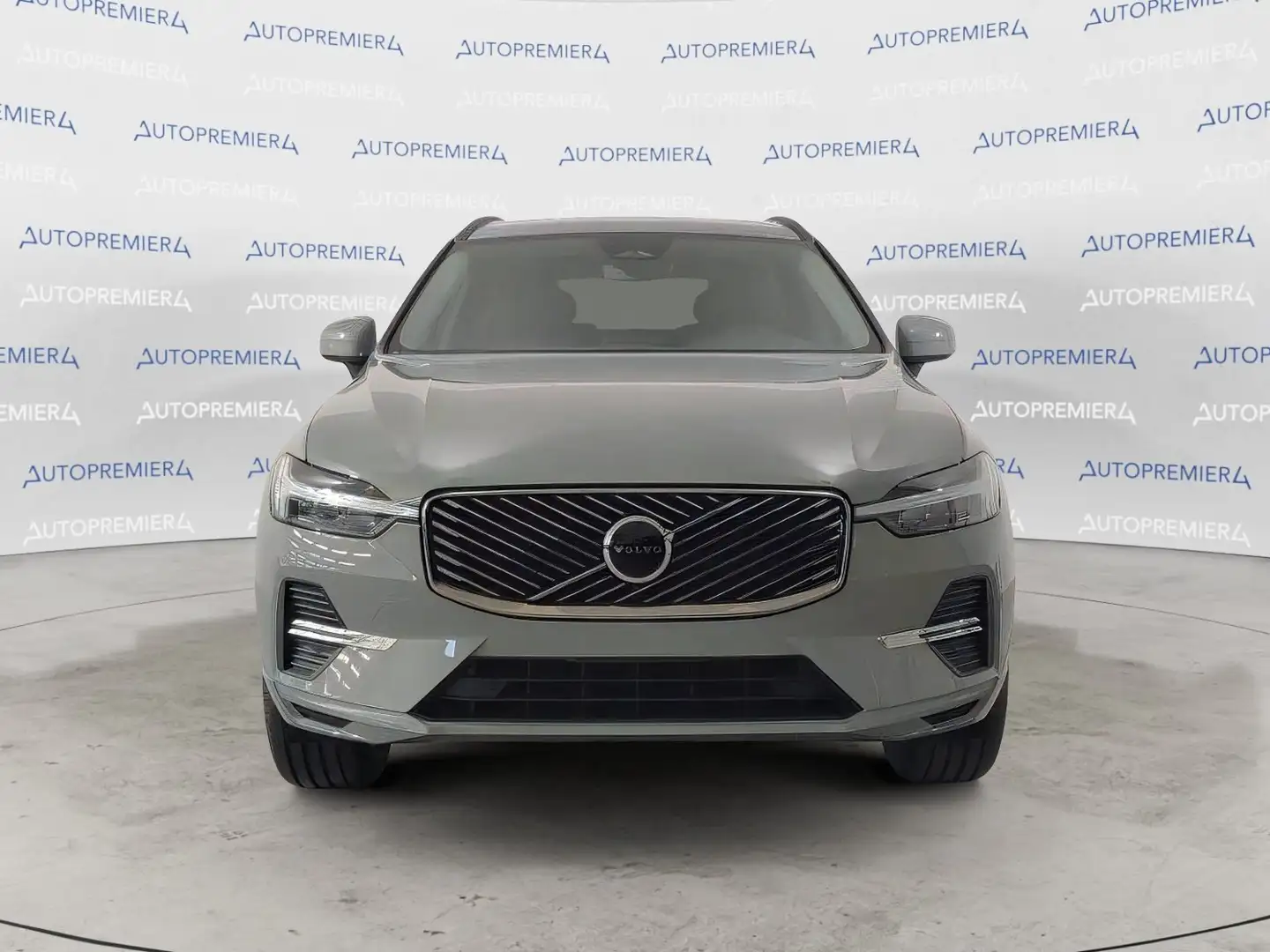 Volvo XC60 XC60 B5 AWD automatico Core Gris - 2