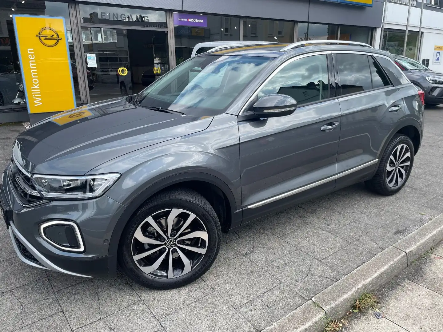 Volkswagen T-Roc Style 1.Hd. AHK +2 JAHRE GARANTIE+ Grau - 1