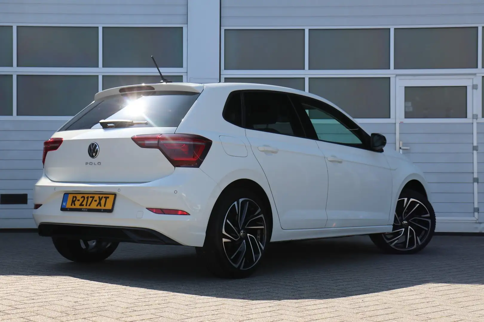 Volkswagen Polo 1.0 TSI 95pk DSG Style | Navigatie | Stoelverwarmi Wit - 2